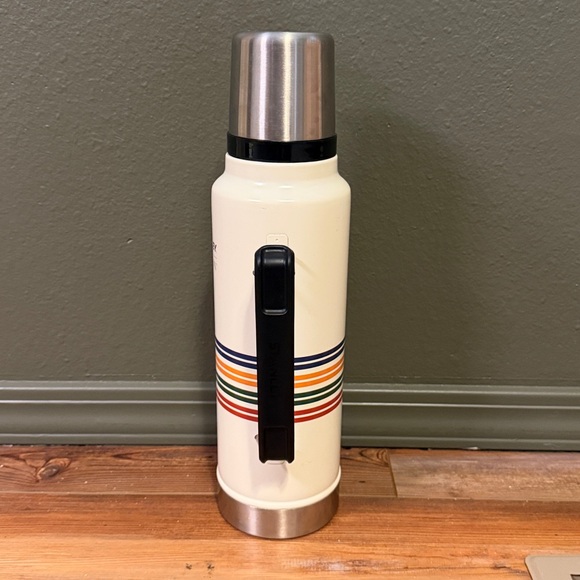 Stanley X Pendleton Cream/White Striped Vacuum Thermos with Handle 1.5 qt - Picture 4 of 10